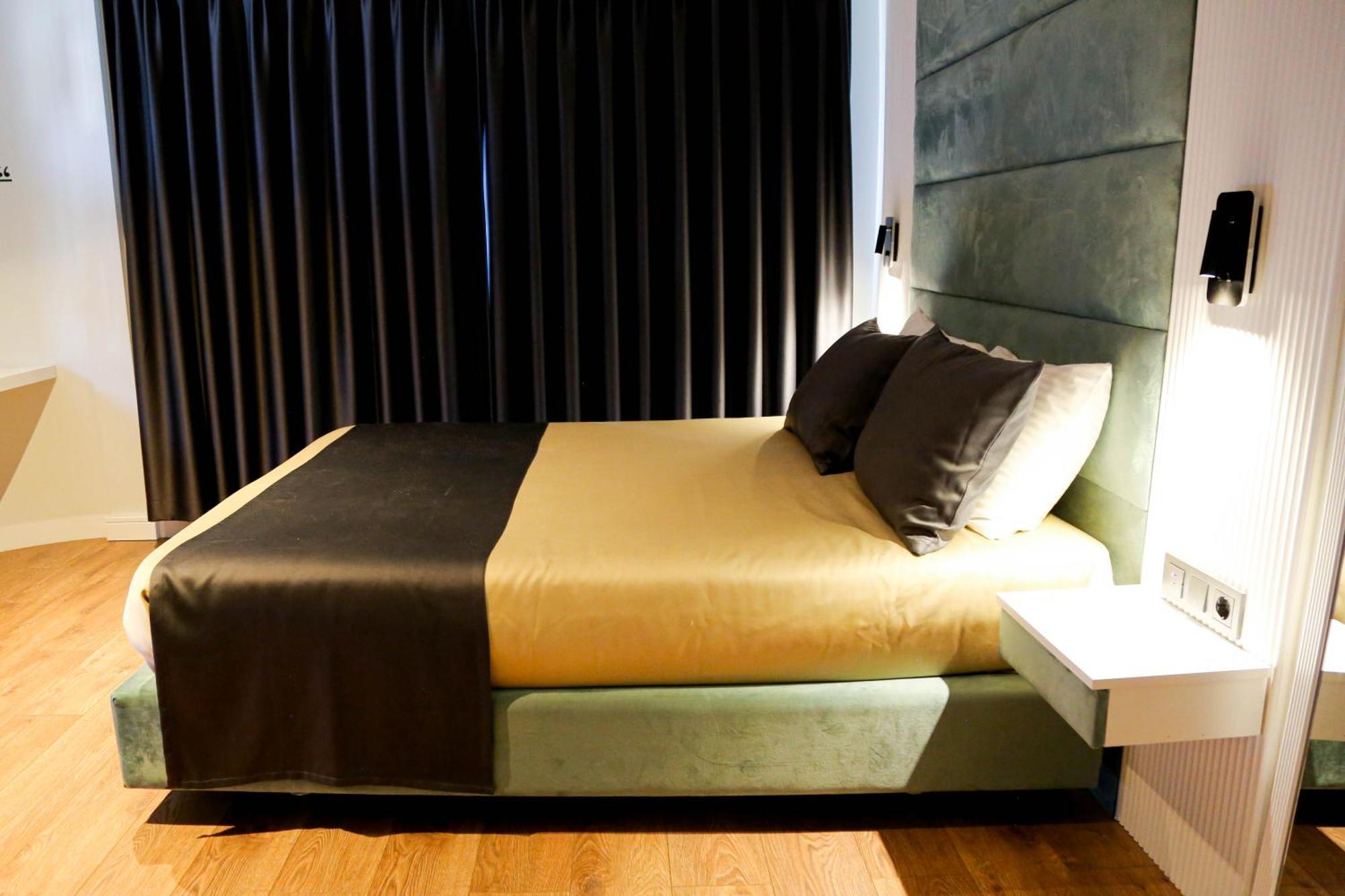 Axu Airport Hotel Arnavutkoy Ngoại thất bức ảnh A bed
