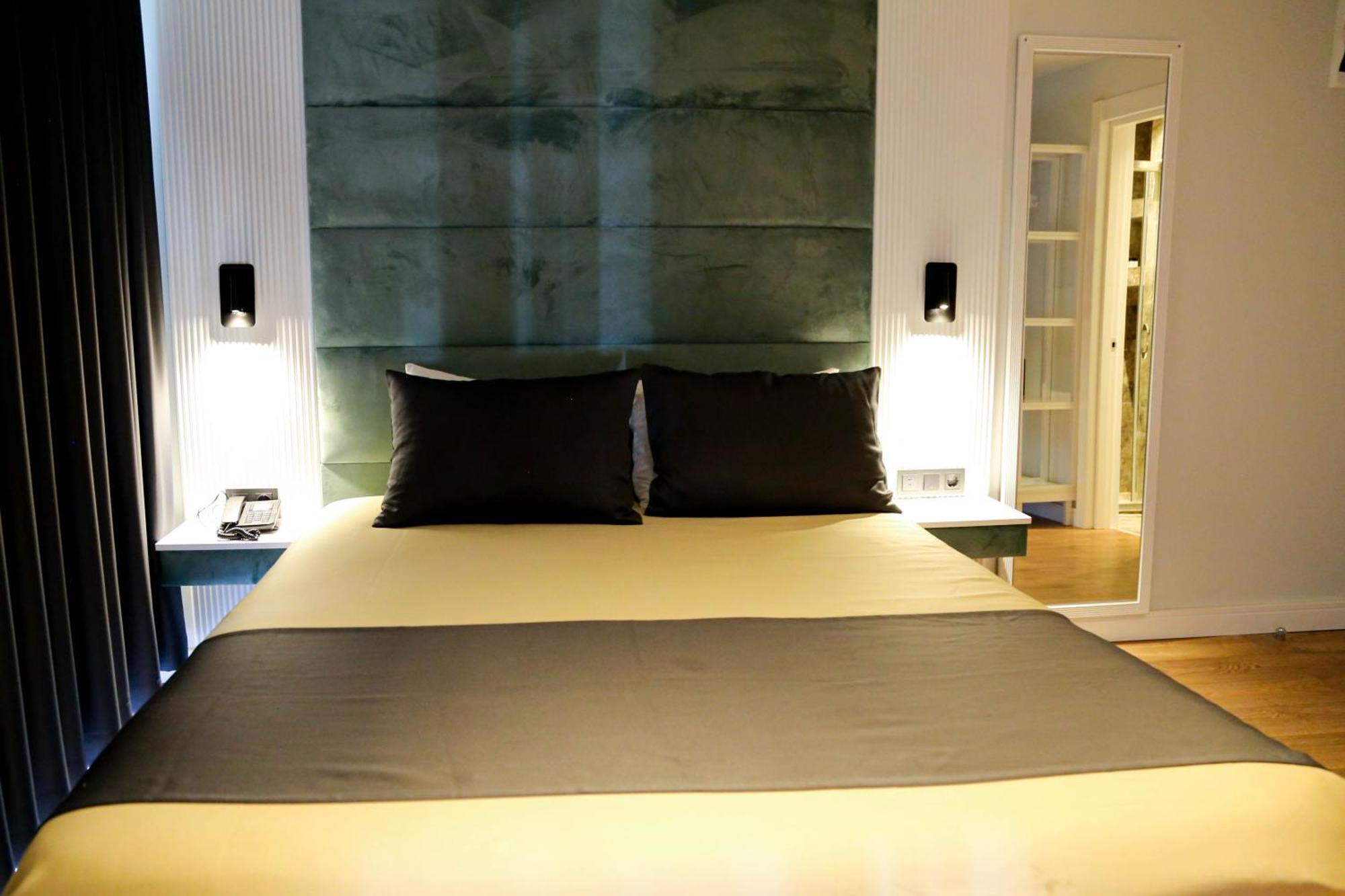 Axu Airport Hotel Arnavutkoy Ngoại thất bức ảnh A bedroom at the hotel