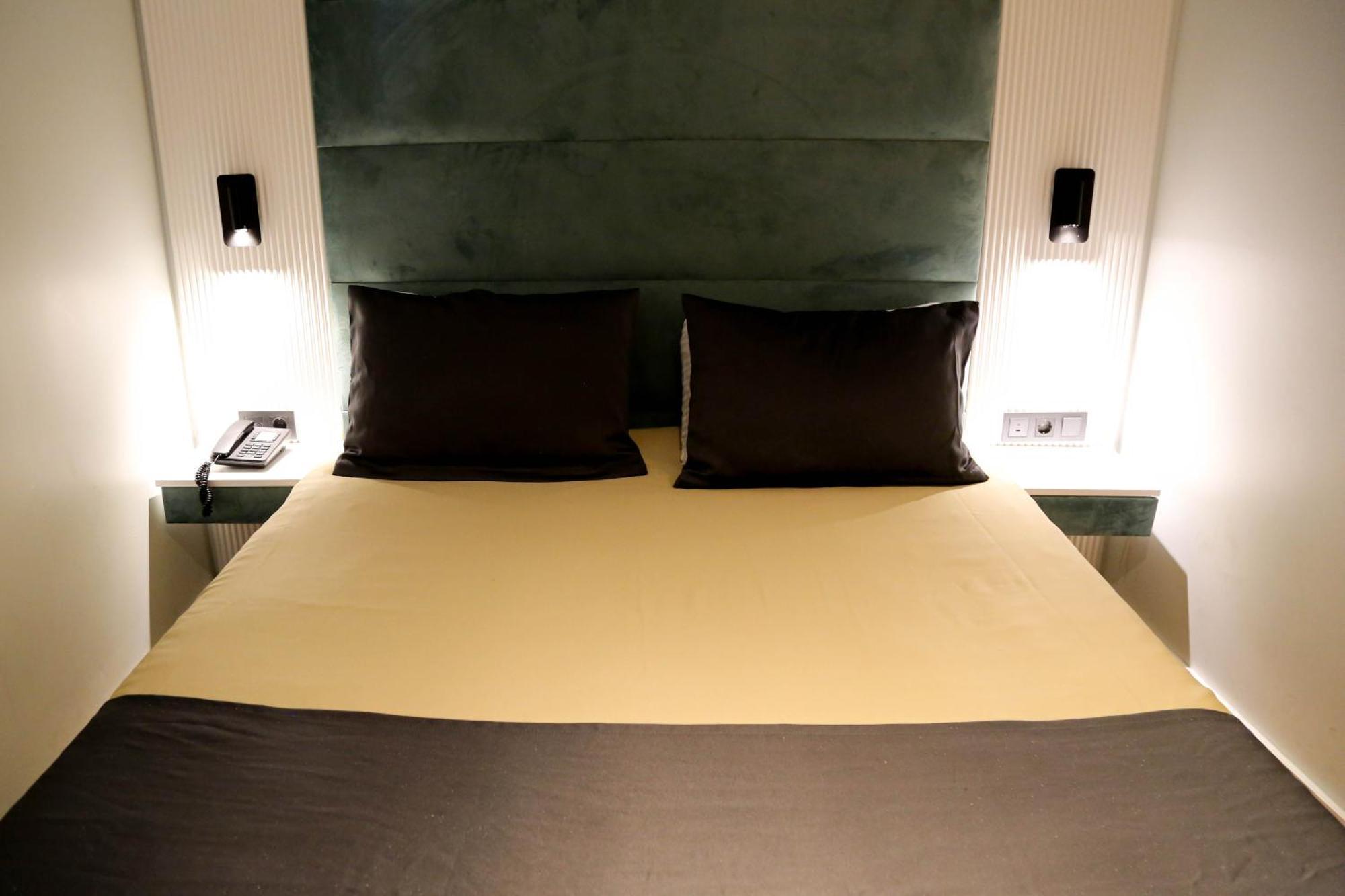 Axu Airport Hotel Arnavutkoy Ngoại thất bức ảnh A bed