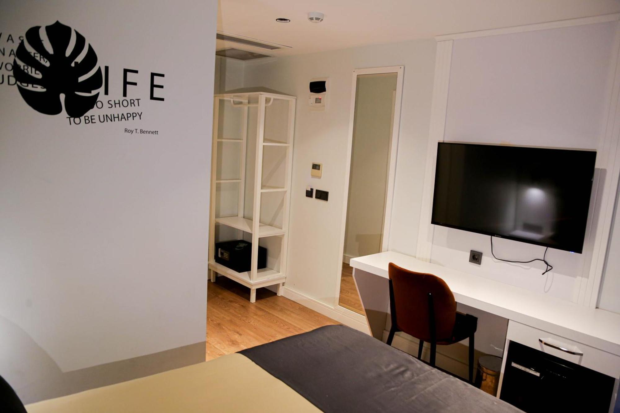 Axu Airport Hotel Arnavutkoy Ngoại thất bức ảnh A room at the hotel