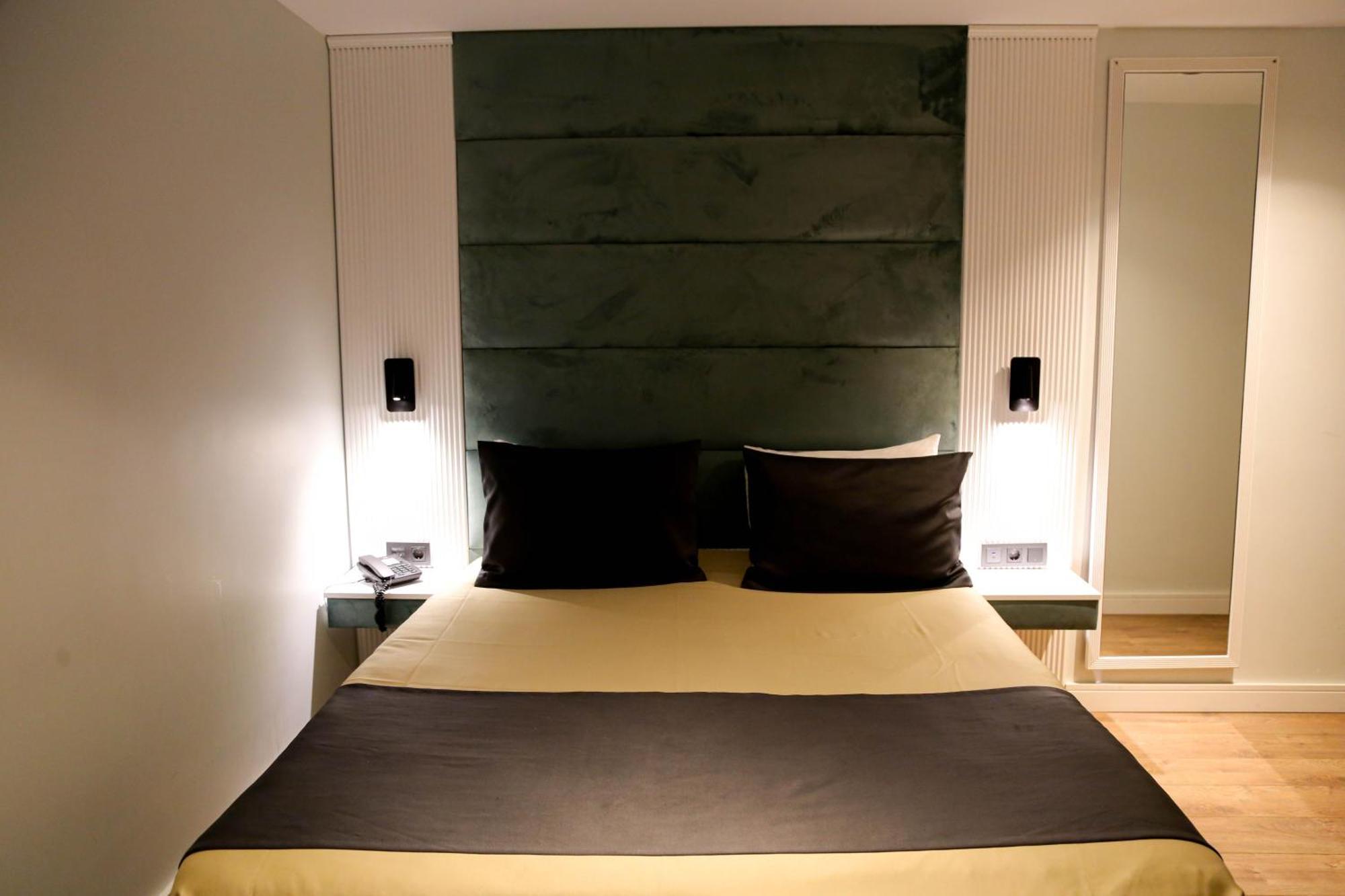 Axu Airport Hotel Arnavutkoy Ngoại thất bức ảnh A bedroom at the hotel